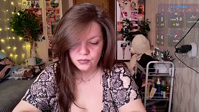 Snapshot of cutewhip chatting on April 22, 1:23 pm cutewhip online show from April 22, 1:23 pm