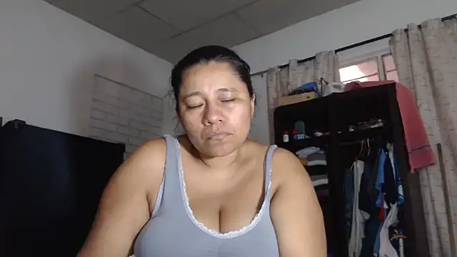 adrixxx38 online show from February 4, 10:15 pm