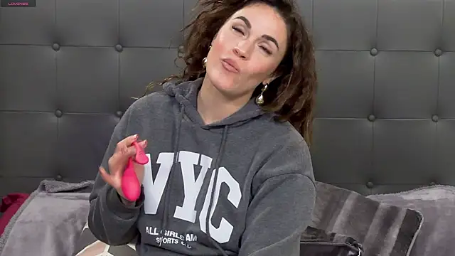 Clara-xoxo online show from December 30, 1:47 pm