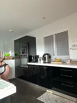 Clara-xoxo online show from January 28, 2:10 pm