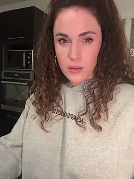 Clara-xoxo online show from February 6, 8:02 pm