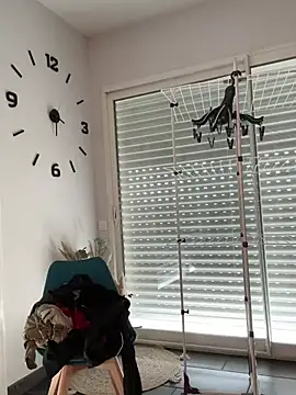 Clara-xoxo online show from March 4, 2:32 pm