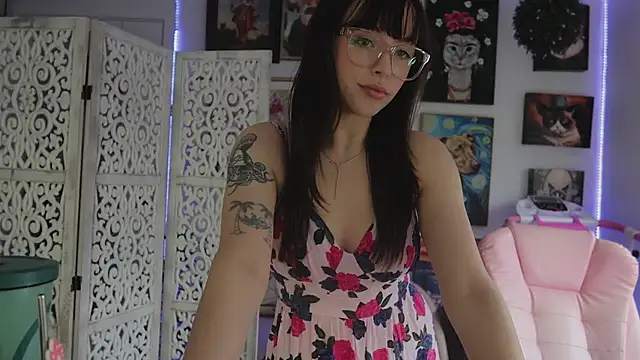 Snapshot of makiyahbelle chatting on June 15, 6:37 am makiyahbelle online show from June 15, 6:37 am