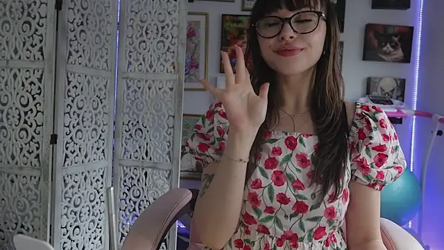 Snapshot of makiyahbelle chatting on June 17, 6:16 am makiyahbelle online show from June 17, 6:16 am