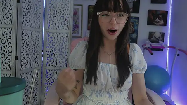 Snapshot of makiyahbelle chatting on June 24, 7:51 am makiyahbelle online show from June 24, 7:51 am