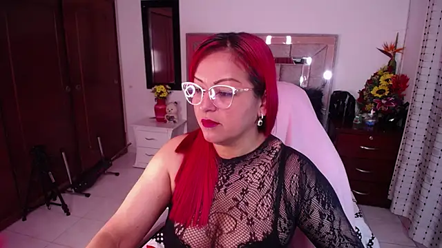 salomecastro  online show from February 18, 3:10 am