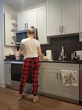 HollyTattoo online show from January 14, 2:00 pm