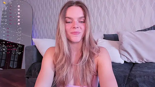 Snapshot of CharliSweet chatting on May 12, 3:09 pm CharliSweet online show from May 12, 3:09 pm