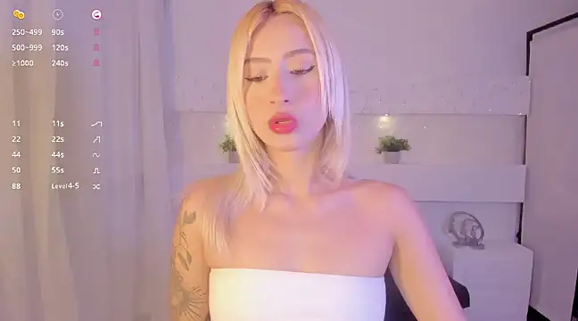 Snapshot of AshleyRoys chatting on December 23, 3:44 pm AshleyRoys online show from December 23, 3:44 pm