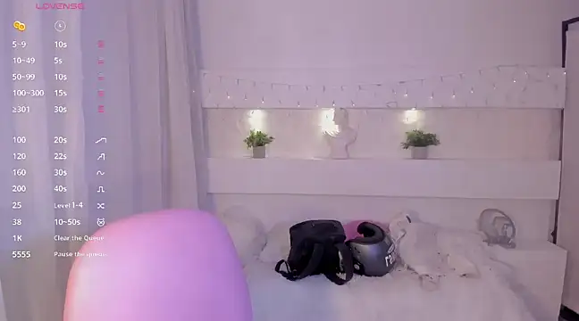 Snapshot of AshleyRoys chatting on December 29, 3:35 pm AshleyRoys online show from December 29, 3:35 pm