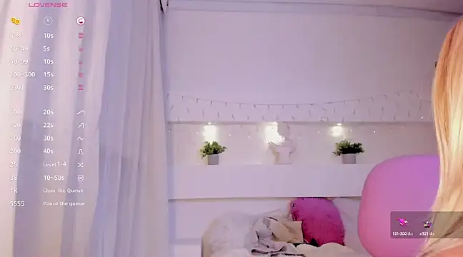 Snapshot of AshleyRoys chatting on January 5, 6:56 pm AshleyRoys online show from January 5, 6:56 pm