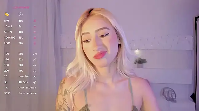 Snapshot of AshleyRoys chatting on January 12, 3:03 pm AshleyRoys online show from January 12, 3:03 pm