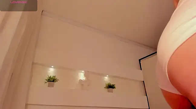 Snapshot of AshleyRoys chatting on March 10, 6:45 pm AshleyRoys online show from March 10, 6:45 pm