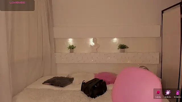 Snapshot of AshleyRoys chatting on March 15, 7:48 pm AshleyRoys online show from March 15, 7:48 pm