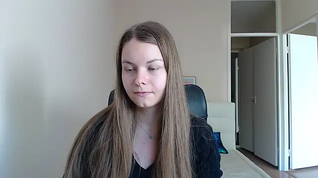 Snapshot of AnnaSweet18 chatting on September 30, 9:47 am AnnaSweet18 online show from September 30, 9:47 am