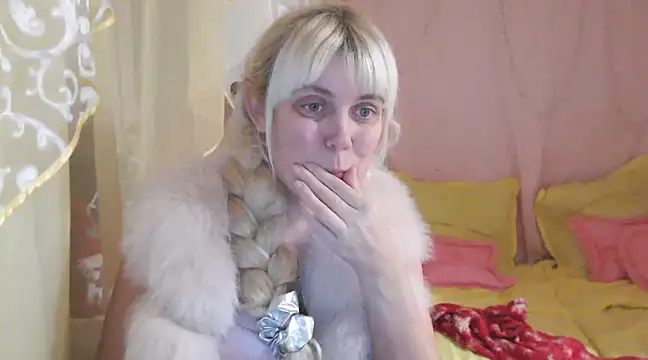 SunnySylvia online show from December 11, 7:03 pm