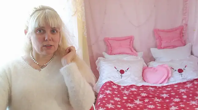 SunnySylvia online show from February 11, 9:20 am