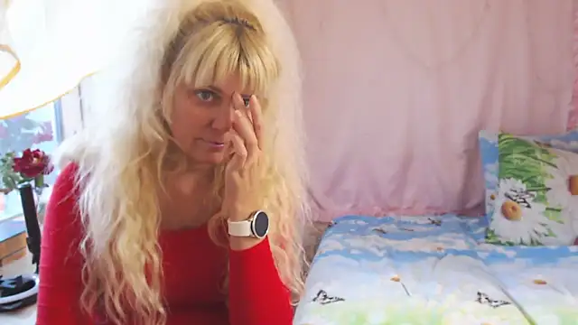 SunnySylvia online show from November 17, 7:14 am