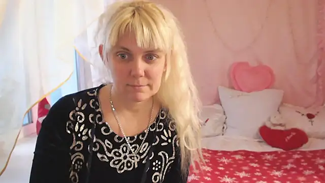 SunnySylvia online show from December 18, 6:30 am