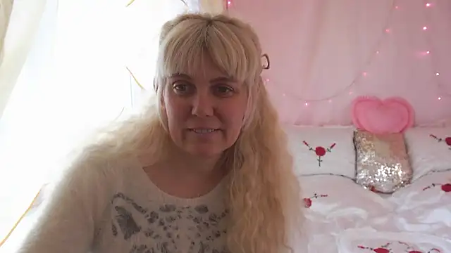 SunnySylvia online show from March 21, 9:03 am