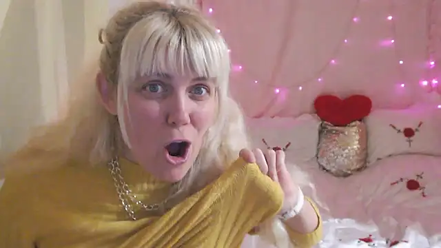 SunnySylvia online show from March 25, 4:35 pm