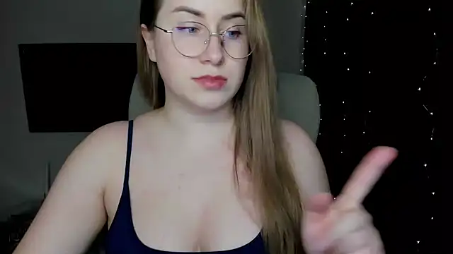 SeasonalSomeone online show from December 18, 5:00 pm