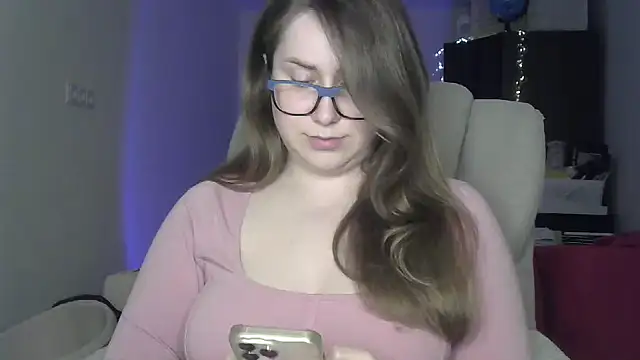 Snapshot of SeasonalSomeone chatting on May 19, 10:05 pm SeasonalSomeone online show from May 19, 10:05 pm