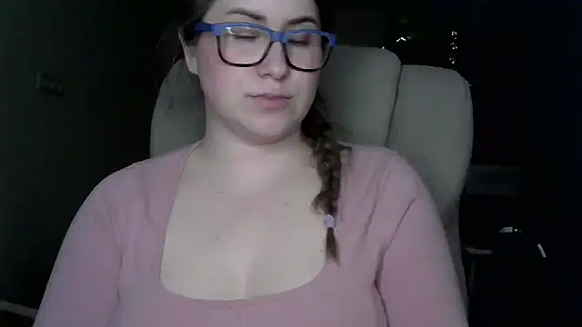 Snapshot of SeasonalSomeone chatting on May 28, 9:01 pm SeasonalSomeone online show from May 28, 9:01 pm