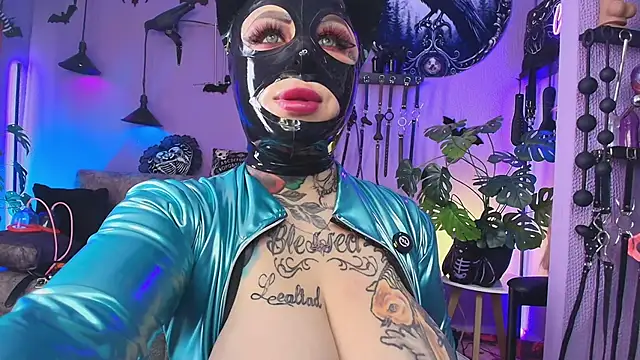 Snapshot of fetishkinkymeganx chatting on June 4, 3:07 pm fetishkinkymeganx online show from June 4, 3:07 pm