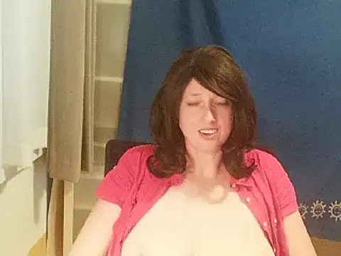 Snapshot of hotdestany chatting on January 9, 2:40 pm hotdestany online show from January 9, 2:40 pm