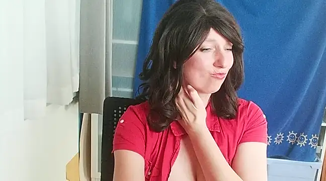 Snapshot of hotdestany chatting on February 21, 2:27 pm hotdestany online show from February 21, 2:27 pm