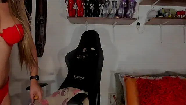 sashasweethot online show from April 15, 8:10 am