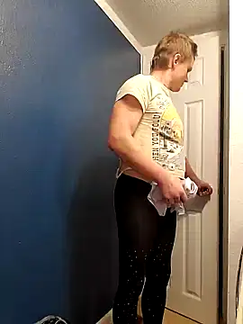 Snapshot of MaddyC6992 chatting on January 7, 1:35 pm MaddyC6992 online show from January 7, 1:35 pm