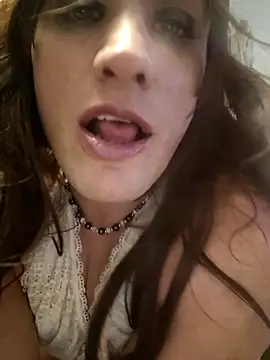 Snapshot of MaddyC6992 chatting on October 14, 5:19 am MaddyC6992 online show from October 14, 5:19 am