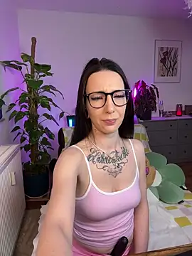 Trixie-Tainted online show from March 13, 2:55 pm