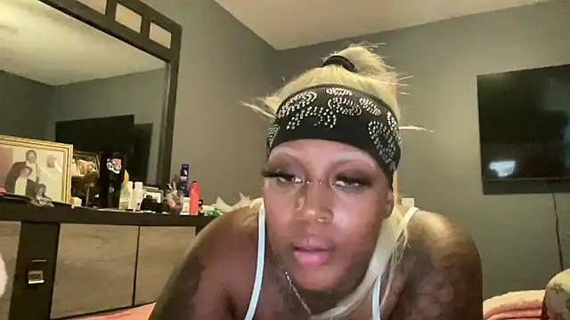 Creamesensation online show from October 7, 8:28 pm