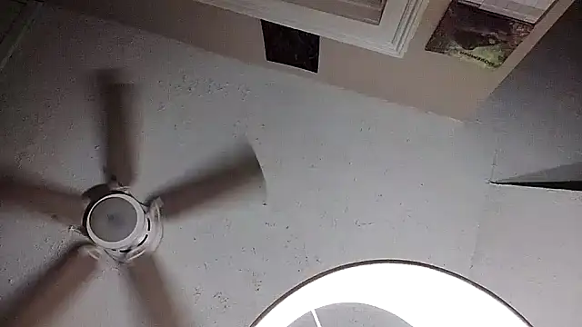 Snapshot of xslenderknife chatting on December 6, 7:10 am xslenderknife online show from December 6, 7:10 am