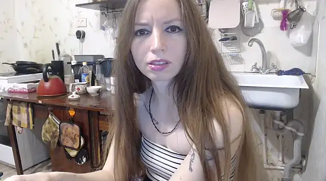 mimimi28 online show from February 5, 6:15 pm