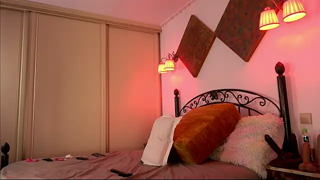 einneuesleben online show from February 19, 9:06 am