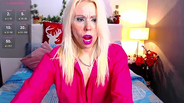 Snapshot of Luci_evans chatting on December 8, 8:04 pm Luci evans online show from December 8, 8:04 pm