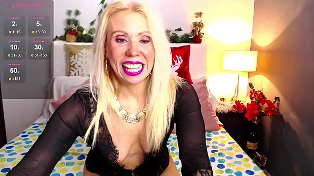Snapshot of Luci_evans chatting on December 12, 1:21 am Luci evans online show from December 12, 1:21 am