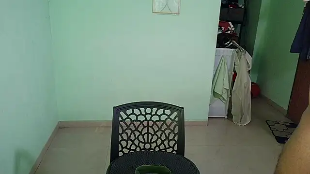 Snapshot of daringcutie chatting on April 4, 6:05 pm daringcutie online show from April 4, 6:05 pm