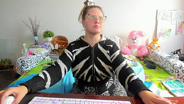 IamYourNarcotic online show from April 13, 11:37 am