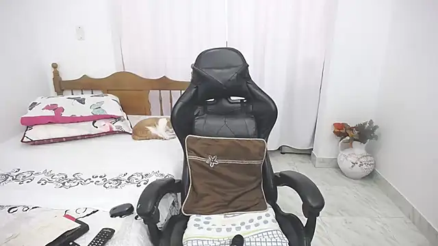 yeslluisa online show from February 19, 6:48 pm