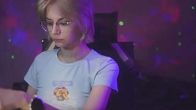 Snapshot of alyssa_sweet chatting on May 7, 4:40 am alyssa sweet online show from May 7, 4:40 am