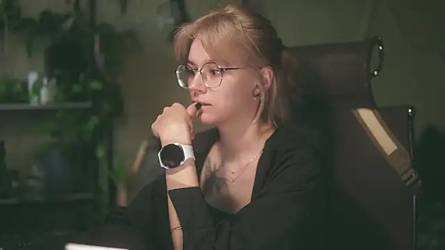 Snapshot of alyssa_sweet chatting on June 11, 2:53 am alyssa sweet online show from June 11, 2:53 am