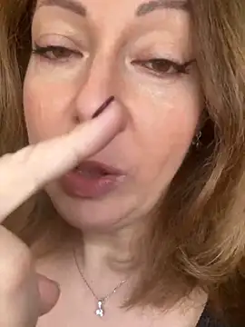 Snapshot of Alice_Sweetyyy chatting on March 15, 1:18 pm Alice Sweetyyy online show from March 15, 1:18 pm