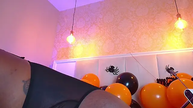 KayaBrown online show from October 30, 2:07 pm