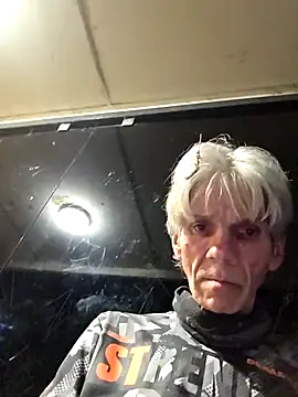Snapshot of InMeinenMund chatting on May 30, 1:25 am InMeinenMund online show from May 30, 1:25 am