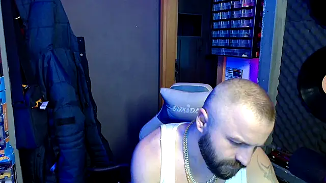 Snapshot of maik808888 chatting on March 3, 2:34 pm maik808888 online show from March 3, 2:34 pm